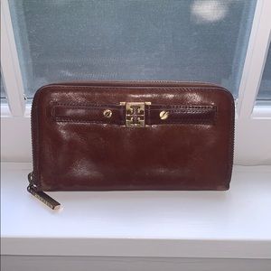 Tory Burch Vintage Distressed Continental Wallet